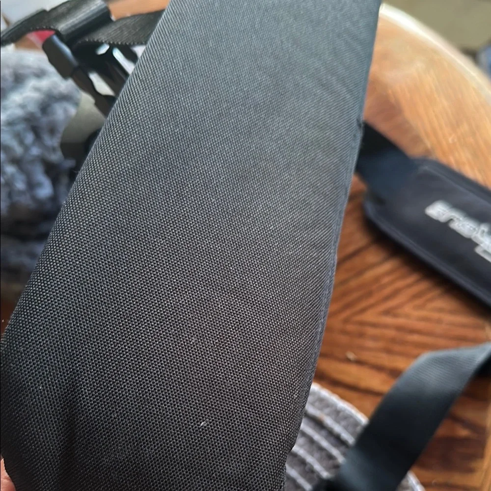 Targus Black and Gray unisex Messenger Bag with Adjustable Strap